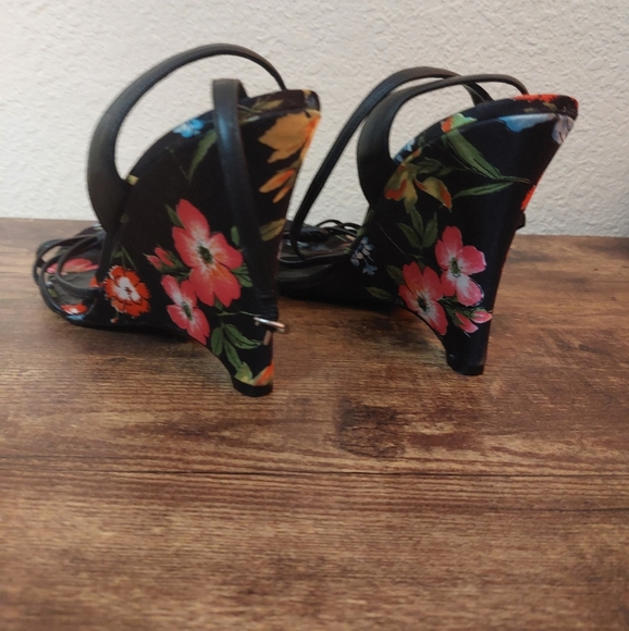 Aldo Wedge Sandles - Picture 3 of 4